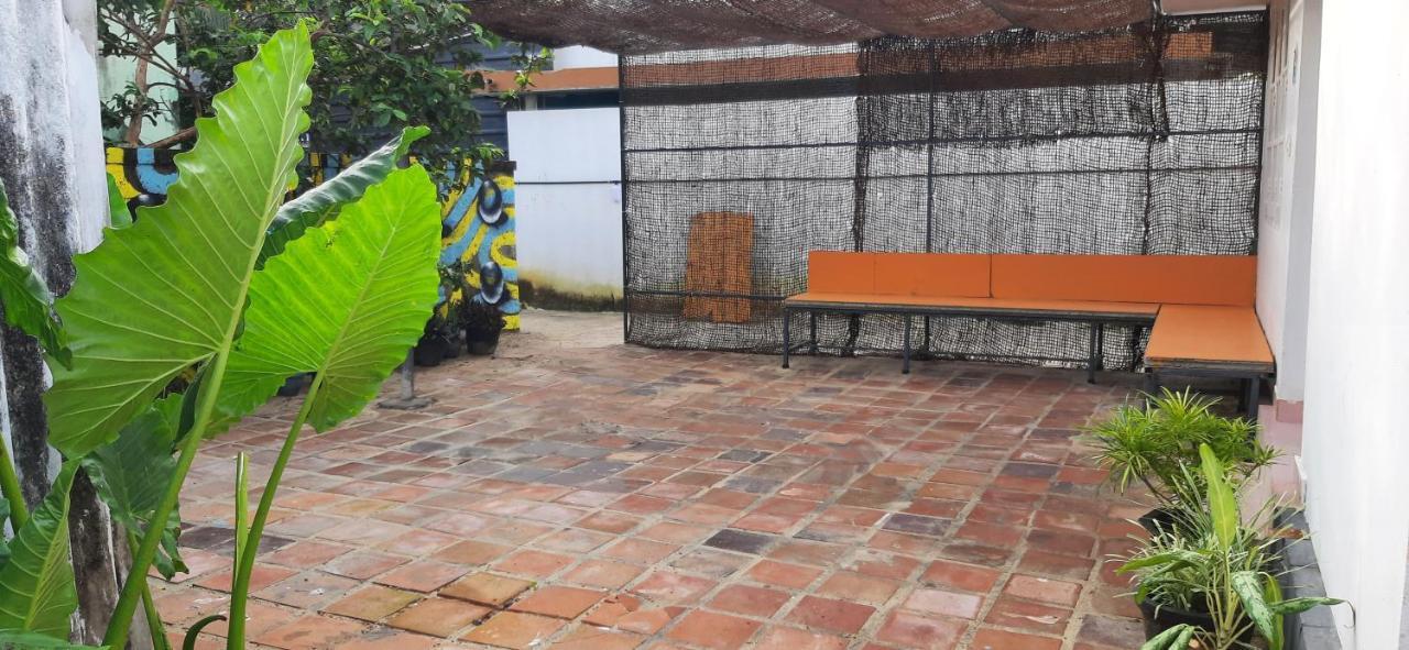 Хостел A Loft Alappuzha Экстерьер фото