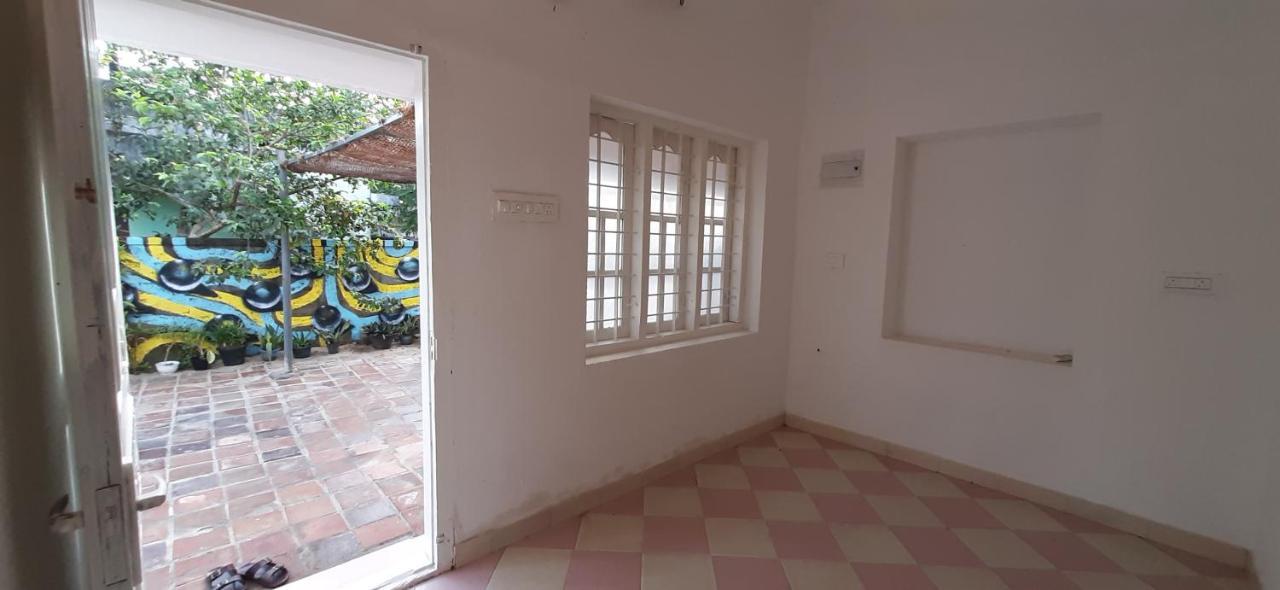 Хостел A Loft Alappuzha Экстерьер фото